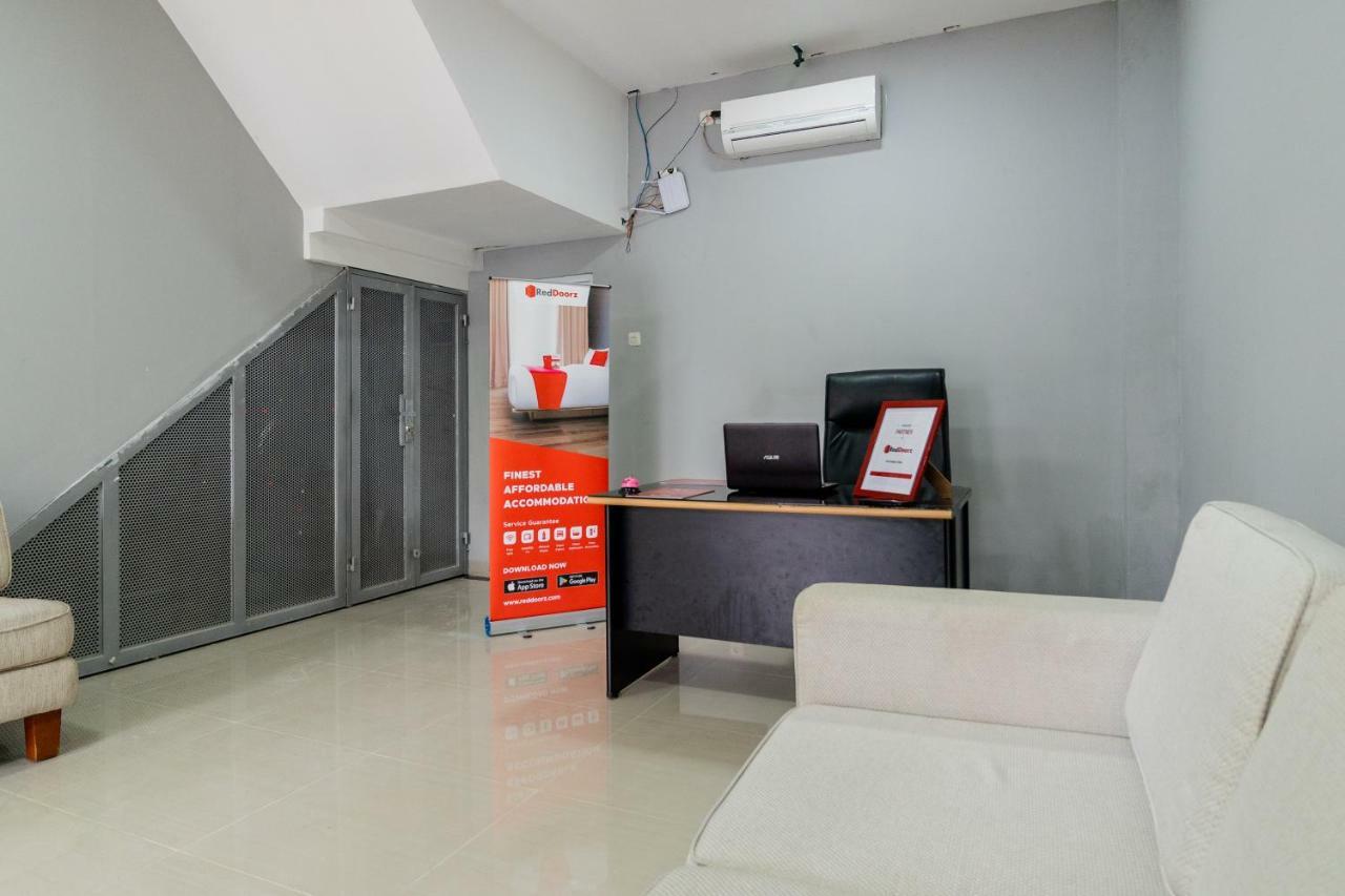 Hotel Reddoorz Near Plaza Atrium Senen Jakarta Exteriér fotografie